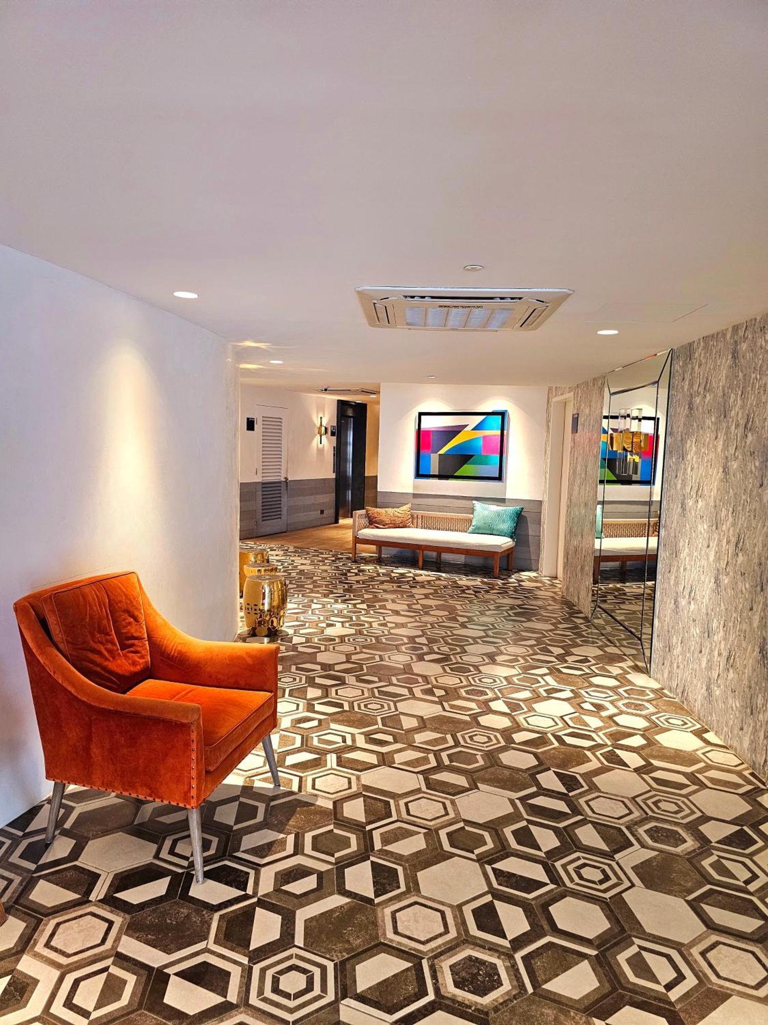 Acellyne'S Suites At The Residences At Commonwealth By Century Quezon City Exterior photo