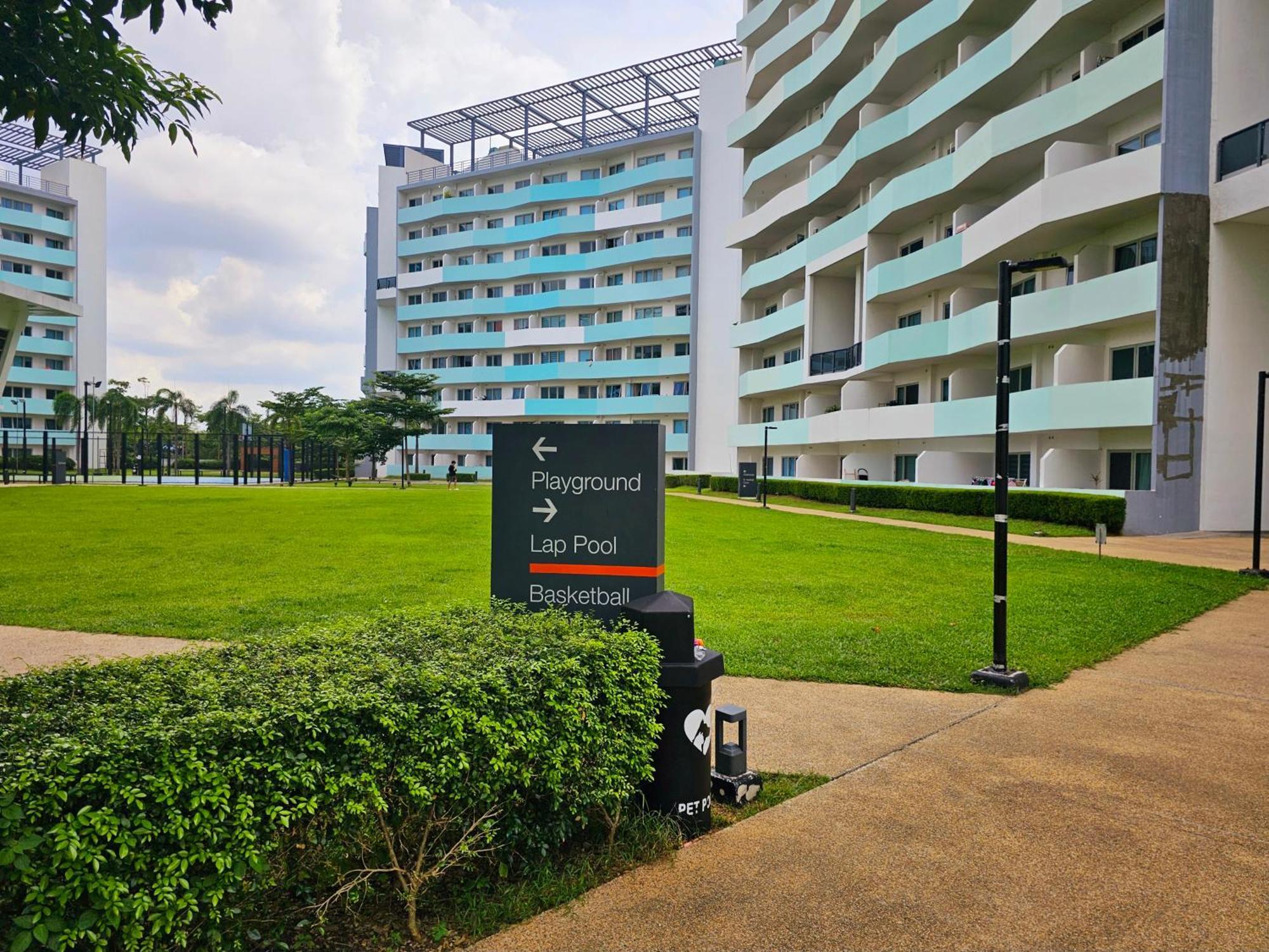 Acellyne'S Suites At The Residences At Commonwealth By Century Quezon City Exterior photo