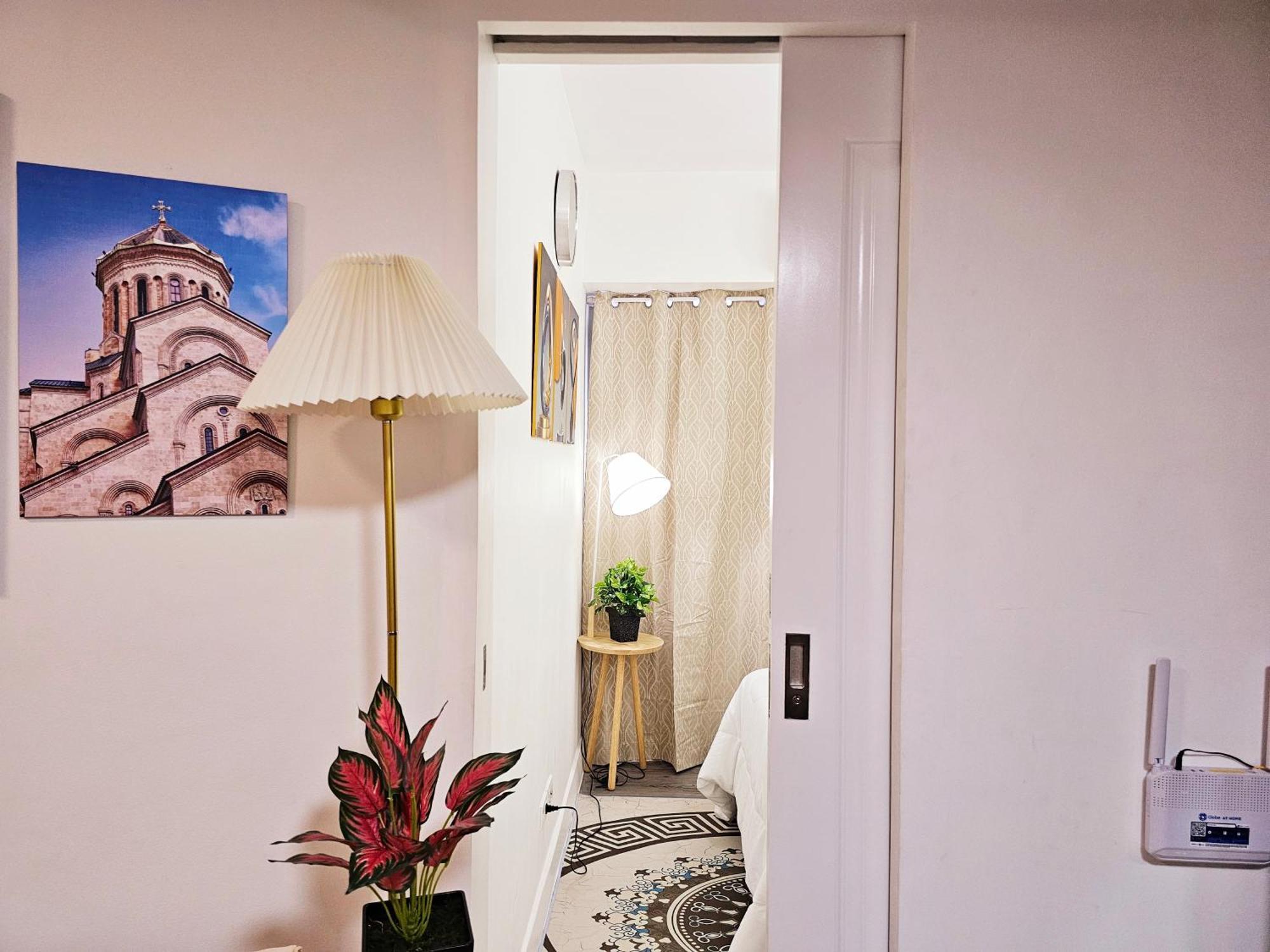 Acellyne'S Suites At The Residences At Commonwealth By Century Quezon City Exterior photo