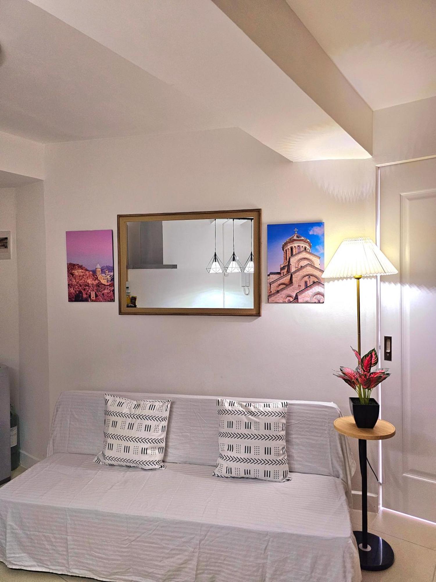 Acellyne'S Suites At The Residences At Commonwealth By Century Quezon City Exterior photo